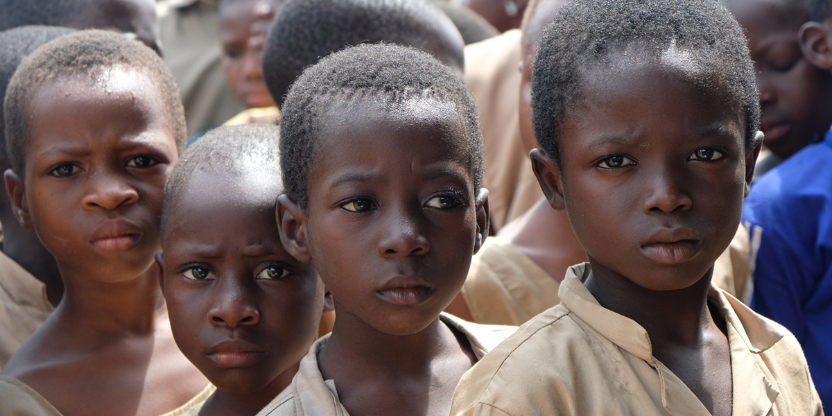 Nachaufnahme von Jungen aus dem Berufsbildungsprojekt „Education Service International“ (ESI) in Benin, Dogbo