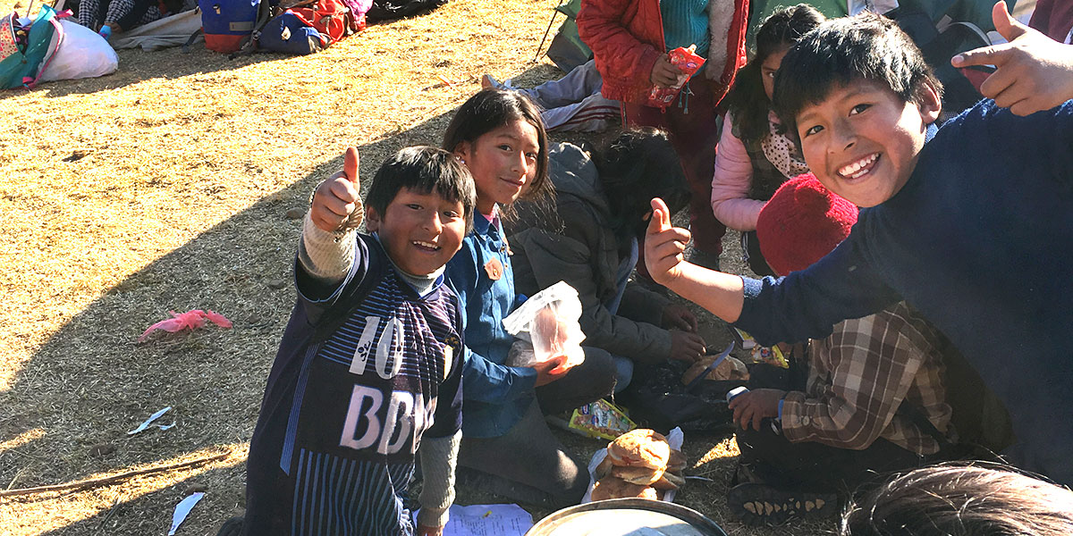 Spielende Kinder in Bolivien, El Alto
